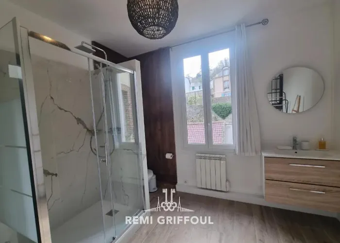 La Maison D'etienne - King Size Beds - Center - 4p