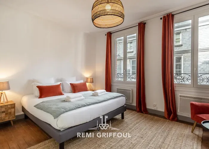 La Maison D'etienne - King Size Beds - Center - 4p *