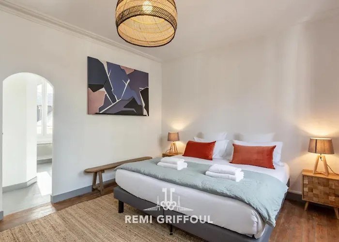 La Maison D'etienne - King Size Beds - Center - 4p *