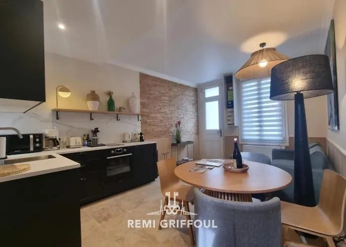 La Maison D'etienne - King Size Beds - Center - 4p Hébergement de vacances *